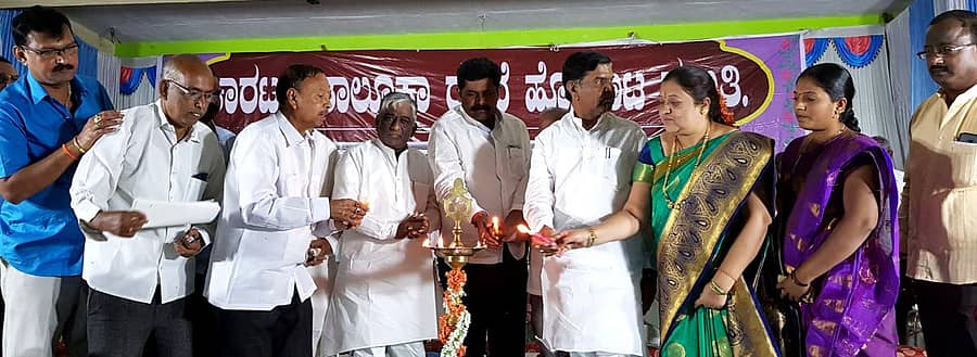 ಕಾರಟಗಿಯಲ್ಲಿ ಭಾನುವಾರ ಹೋರಾಟ ಸಮಿತಿ ಆಯೋಜಿಸಿದ್ದ ಕಾರ್ಯಕ್ರಮಕ್ಕೆ ಶಾಸಕ ಶಿವರಾಜ್ ತಂಗಡಗಿ ಚಾಲನೆ ನೀಡಿದರು