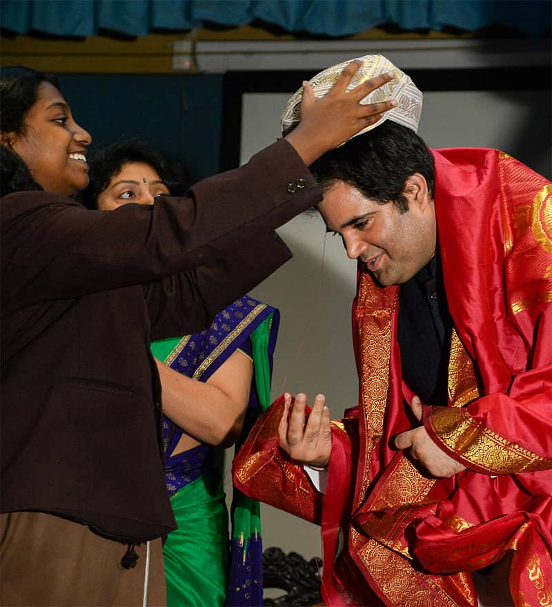 ವರುಣ್ ಗಾಂಧಿ ಅವರನ್ನು ವಿದ್ಯಾರ್ಥಿನಿ ಅಭಿನಂದಿಸಿದರು