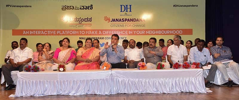 ನಾಯಿ ಹಾವಳಿ, ವಾಣಿಜ್ಯ ಚಟುವಟಿಕೆ ತಡೆಗೆ ಆಗ್ರಹ