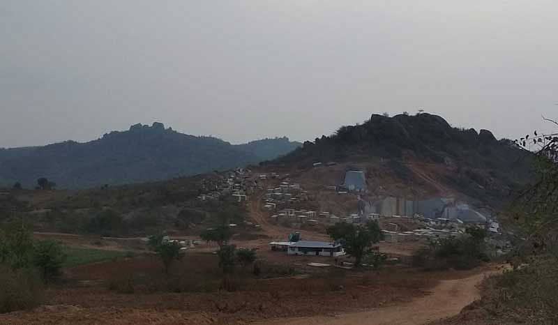 ನವಿಲುಗುಡ್ಡದಲ್ಲಿ ಗ್ರಾನೈಟ್ ಗಣಿಗಾರಿಕೆ ನಡೆಯುತ್ತಿರುವ ಸ್ಥಳ