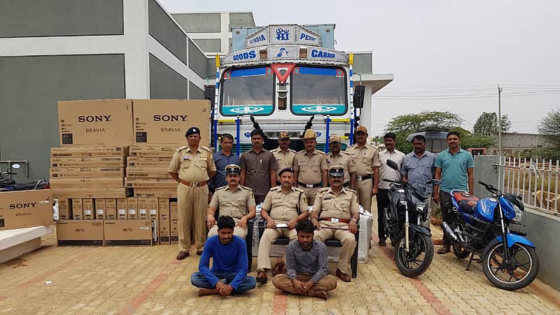 ₹39.52 ಲಕ್ಷ ಮೌಲ್ಯದ ಎಲೆಕ್ಟ್ರಾನಿಕ್ ಉಪಕರಣಗಳ ಜಪ್ತಿ: ಇಬ್ಬರ ಬಂಧನ