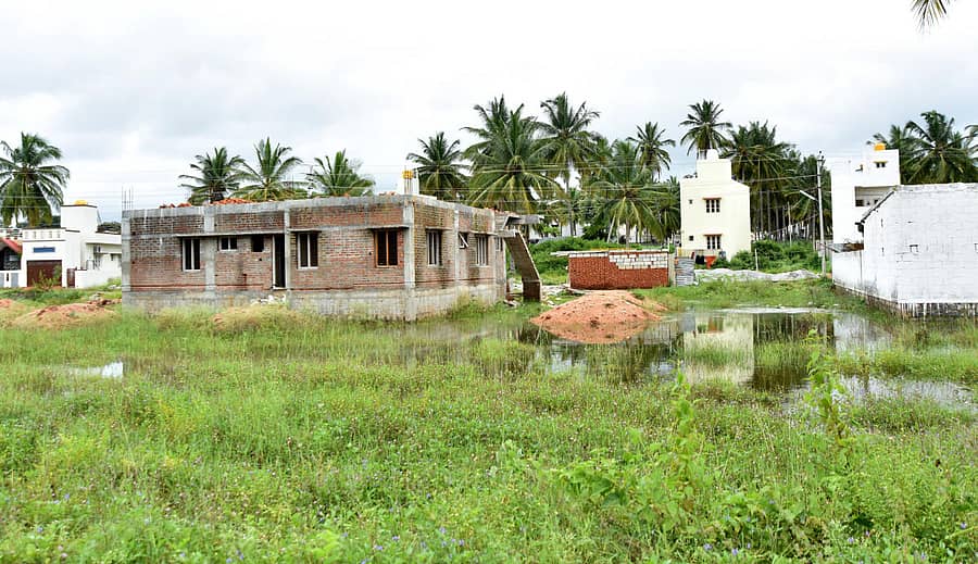 ಪ್ರತಿಷ್ಠೆಯ ಕ್ಷೇತ್ರದಲ್ಲಿ ನೀರಿಗೆ ಬರ