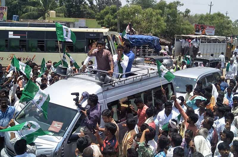 ಚಳ್ಳಕೆರೆಯಲ್ಲಿ ನಿಖಿಲ್ ಗೌಡ ರೋಡ್ ಶೋ