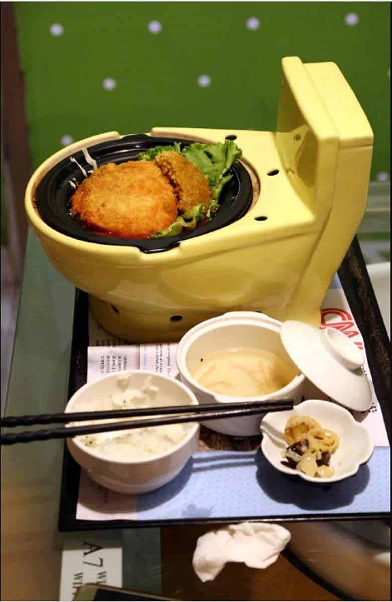 ತಟ್ಟೆ, ಆಸನ ಕಮೋಡ್‌ನಂತೆ; ಲೋಟ ಮೂತ್ರಿಯಂತೆ...!