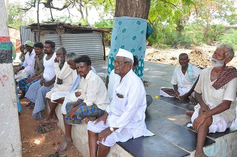 ಹಿರೇವಡ್ಡಟ್ಟಿ ಗ್ರಾಮದಲ್ಲಿ ಮಾತಿಗೆ ಸಿಕ್ಕ ರೈತರು