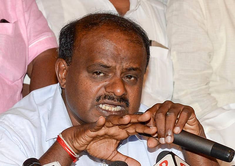 ಈಗಲ್ಟನ್ ರೆಸಾರ್ಟ್ಗೆ ಕುಮಾರಸ್ವಾಮಿ ಭೇಟಿ: ‘ಕೈ’ ನಾಯಕರ ಜತೆ ಚರ್ಚೆ