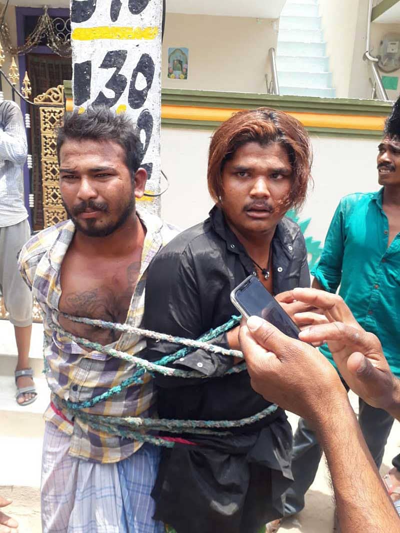 ಸಾಮಾಜಿಕ ಜಾಲತಾಣಗಳಲ್ಲಿ ಹರಿದಾಡುತ್ತಿರುವ ಭಾವಚಿತ್ರಗಳು.