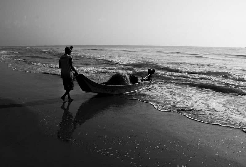 ಶರಧಿಯಲೆ ತೇಲಲಿದೆ ಮೀನುಗಾರನ ದೋಣಿ