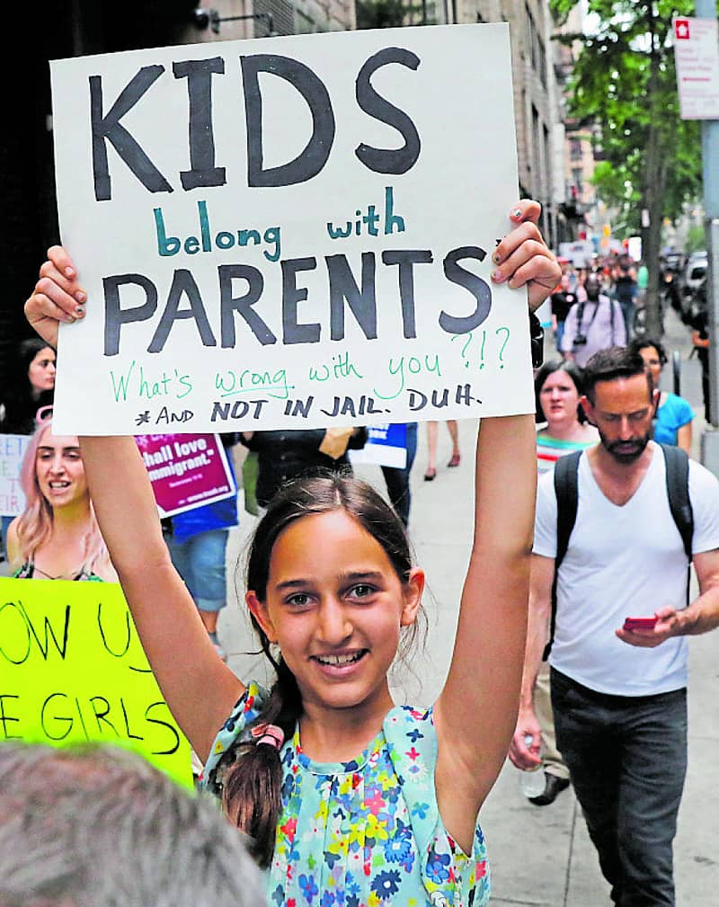 ವಲಸಿಗ ಪೋಷಕರಿಂದ ಮಕ್ಕಳನ್ನು ಪ್ರತ್ಯೇಕಿಸುವ ಟ್ರಂಪ್‌ ಆಡಳಿತದ ನೀತಿಯನ್ನು ಖಂಡಿಸಿ ನ್ಯೂಯಾರ್ಕ್‌ನಲ್ಲಿ ನಡೆದ ಪ್ರದರ್ಶನ ದೃಶ್ಯ