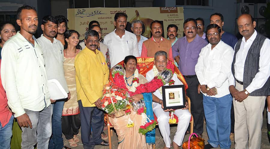 ಬಿ.ಎಂ.ರಾಮಚಂದ್ರ ಮತ್ತು ಎಚ್‌.ಬಿ.ಯಶೋದಾ ಅವರಿಗೆ ಪ್ರಶಸ್ತಿ ಪ್ರದಾನ ಮಾಡಲಾಯಿತು. ಪ್ರೊ.ನಟರಾಜ್‌ ಹುಳಿಯಾರ್, ಎಚ್‌.ಜನಾರ್ದನ್, ವೈ.ಡಿ.ರಾಜಣ್ಣ, ಎಚ್.ಚನ್ನಪ್ಪ ಇದ್ದಾರೆ.