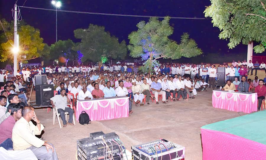 ಬಾದಾಮಿ ಹಿಂದೂ ರುದ್ರಭೂಮಿಯಲ್ಲಿ ‘ ಮರಣವೇ ಮಹಾನವಮಿ ‘ ಉಪನ್ಯಾಸ ಆಲಿಸಲು ಬಂದ ಆಸಕ್ತರು