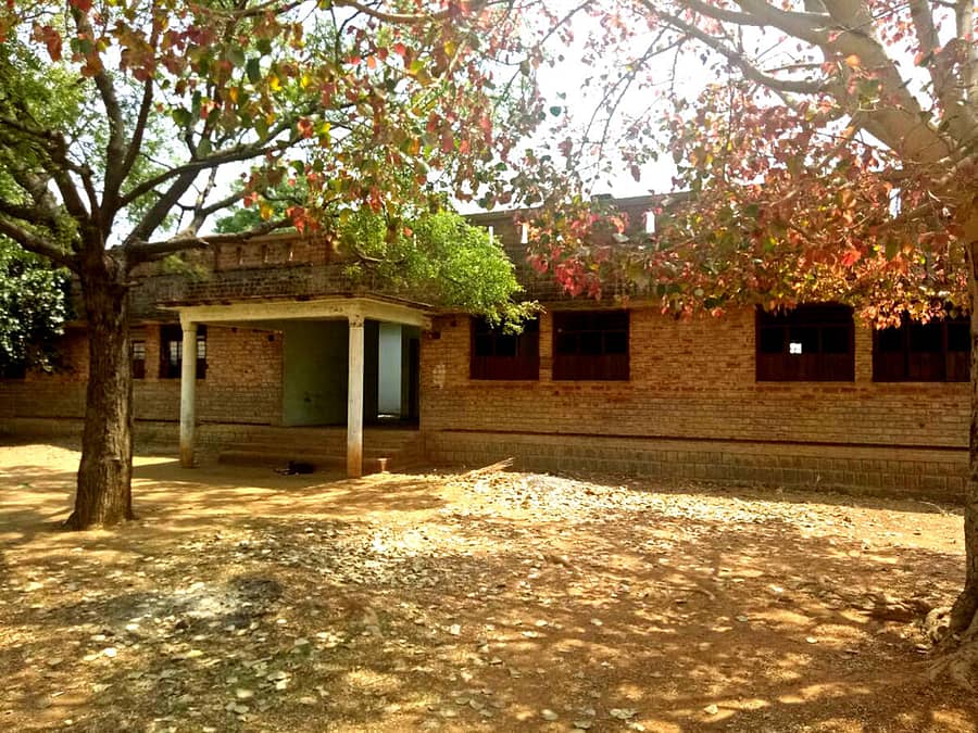 ಹೂವಿನಹಡಗಲಿ ತಾಲ್ಲೂಕು ಹಿರೇಹಡಗಲಿಯಲ್ಲಿ ಅಪೂರ್ಣಗೊಂಡಿರುವ ಪ್ರಾಥಮಿಕ ಆರೋಗ್ಯ ಕೇಂದ್ರದ ಕಟ್ಟಡ