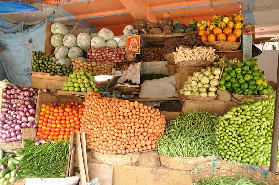 ಚಾಮರಾಜನಗರದ ಮಾರುಕಟ್ಟೆಯ ಅಂಗಡಿಯೊಂದರಲ್ಲಿ ಇಟ್ಟಿರುವ ತರಕಾರಿಗಳು