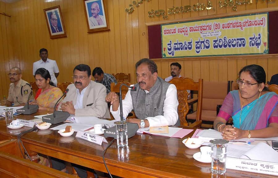 ಸಚಿವ ಕೆ.ಜೆ.ಜಾರ್ಜ್ ಮಾತನಾಡಿದರು. ಜಿಲ್ಲಾ ಪೊಲೀಸ್ ವರಿಷ್ಠಾಧಿಕಾರಿ ಲಕ್ಷ್ಮಿಪ್ರಸಾದ್, ಜಿಲ್ಲಾಪಂಚಾಯಿತಿ ಮುಖ್ಯ ಕಾರ್ಯನಿರ್ವಹಣಾಧಿಕಾರಿ ಸಿ.ಸತ್ಯಭಾಮಾ, ಜಿಲ್ಲಾಧಿಕಾರಿ ಎಂ.ಕೆ.ಶ್ರೀರಂಗಯ್ಯ, ಜಿಲ್ಲಾ ಪಂಚಾಯಿತಿ ಅಧ್ಯಕ್ಷೆ ಸುಜಾತಾಕೃಷ್ಣಪ್ಪ ಇದ್ದಾರೆ.