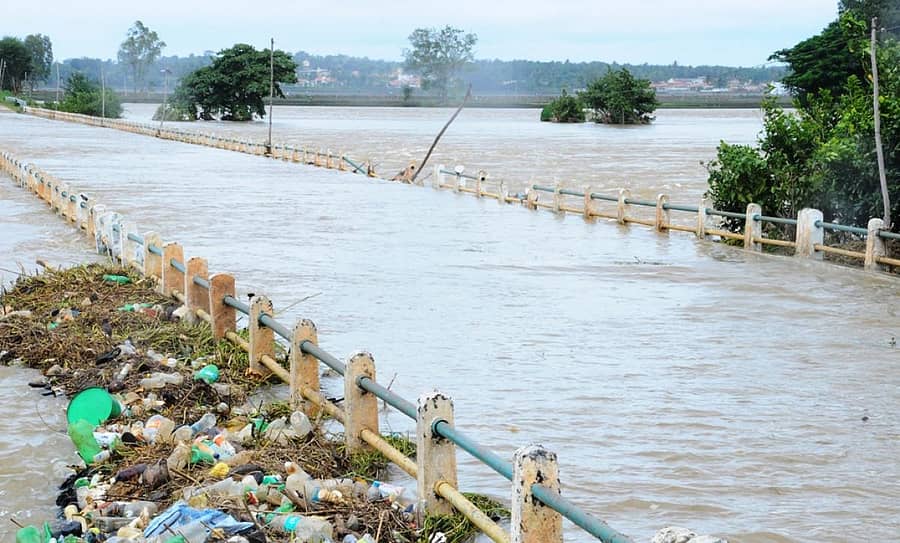 ಸುತ್ತೂರು ಸೇತುವೆ ಮುಳುಗಿರುವುದು