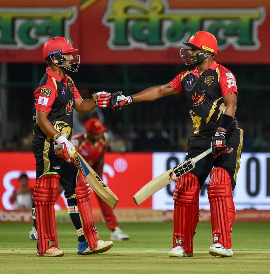 ದೀಕ್ಷಾನ್ಶು ನೇಗಿ ಮತ್ತು ಸ್ಟುವರ್ಟ್ ಬಿನ್ನಿ – ಪ್ರಜಾವಾಣಿ ಚಿತ್ರ/ಸವಿತಾ ಬಿ.ಆರ್.