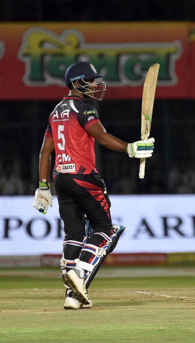 ಅರ್ಧಶತಕ ಗಳಿಸಿದ ಸಿ.ಎಂ.ಗೌತಮ್ ಸಂಭ್ರಮಿಸಿದರು –ಪ್ರಜಾವಾಣಿ ಚಿತ್ರ/ಸವಿತಾ ಬಿ.ಆರ್