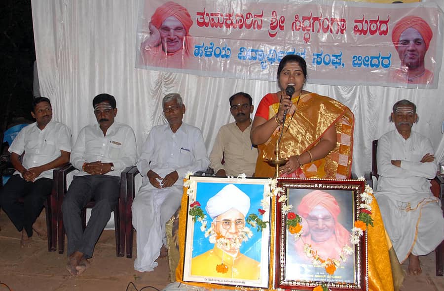 ವಿಚಾರ ಸಂಕಿರಣದಲ್ಲಿ ಸಾಹಿತಿ ಶ್ರೀದೇವಿ ಹೂಗಾರ ಮಾತನಾಡಿದರು. ದೇವೇಂದ್ರ ಕರಂಜೆ, ಶಿವಕುಮಾರ ಪಾಟೀಲ ತೇಗಂಪುರ, ವಿಠ್ಠಲರೆಡ್ಡಿ, ನಾಗೇಶ ಪ್ರಭಾ, ಸಿದ್ರಾಮಪ್ಪ ಕಪಲಾಪುರ ಇದ್ದರು