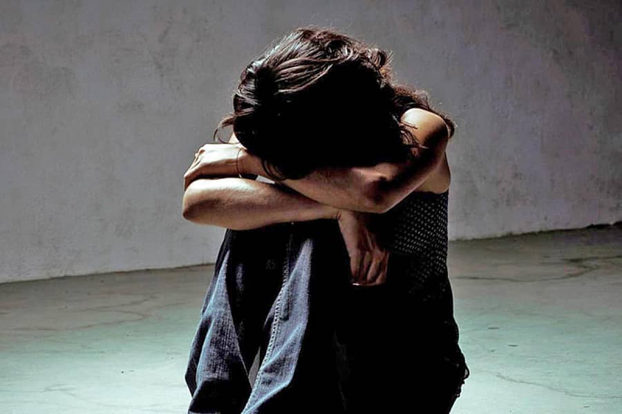 ದುಃಖತಪ್ತ ಯುವತಿ– ಸಾಂದರ್ಭಿಕ ಚಿತ್ರ