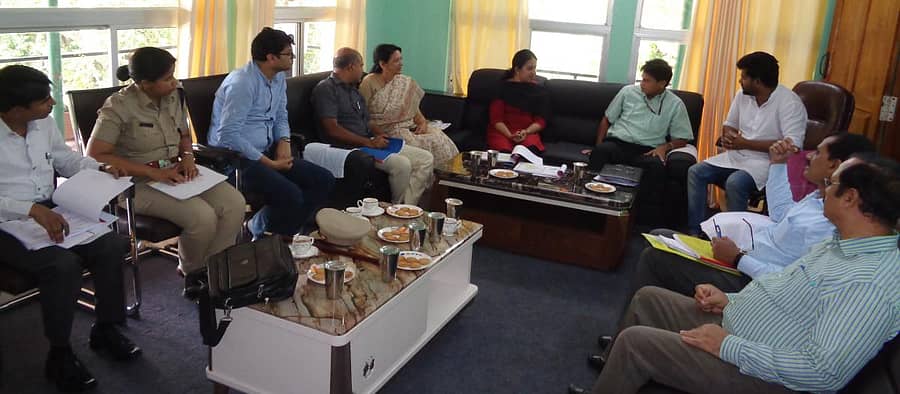 ಕುಶಾಲನಗರ ಸಮೀಪದ ಹಾರಂಗಿ ಪ್ರವಾಸಿ ಮಂದಿರದಲ್ಲಿ ಕೇಂದ್ರ ಸರ್ಕಾರದ ಐಎಂಟಿಸಿ ಉನ್ನತ ಅಧಿಕಾರಿಗಳ ಅಧ್ಯಯನ ತಂಡದ ಗೃಹ ಸಚಿವಾಲಯದ ಜಂಟಿ ಕಾರ್ಯದರ್ಶಿ ಅನಿಲ್ ಮಲ್ಲಿಕ್ ನೇತೃತ್ವದಲ್ಲಿ ಬುಧವಾರ ಅಧಿಕಾರಿಗಳ ಸಭೆ ನಡೆಯಿತು
