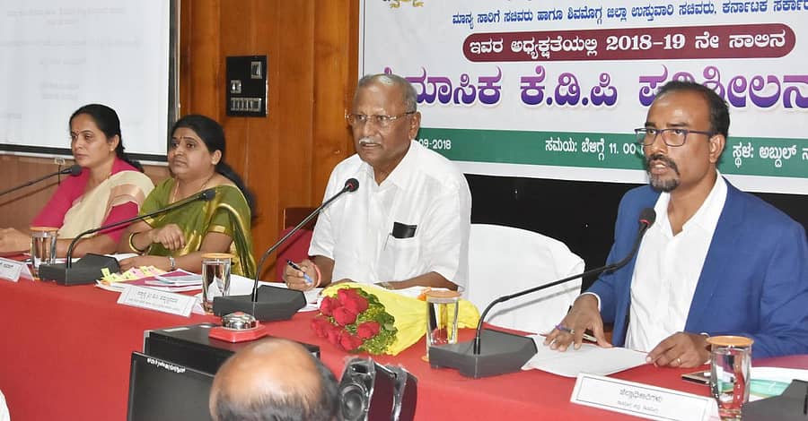 ಶಿವಮೊಗ್ಗ ಜಿಲ್ಲಾ ಪಂಚಾಯಿತಿ ಸಭಾಂಗಣದಲ್ಲಿ ಶನಿವಾರ ನಡೆದ ತ್ರೈಮಾಸಿಕ ಕೆಡಿಪಿ ಸಭೆಯಲ್ಲಿ ಜಿಲ್ಲಾ ಉಸ್ತುವಾರಿ ಸಚಿವ ಡಿ.ಸಿ. ತಮ್ಮಣ್ಣ ಮಾತನಾಡಿದರು.