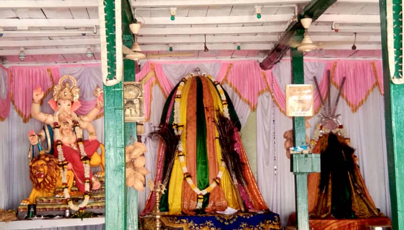 ಕುರುಂದವಾಡದ ಕಾರಖಾನಾ ಪೀರ್ ಮಸೀದಿಯಲ್ಲಿ ಗಣೇಶ ಮೂರ್ತಿ ಮತ್ತು ಪೀರ್‌ ಪಂಜಾ ಪ್ರತಿಷ್ಠಾಪಿಸಲಾಗಿದೆ