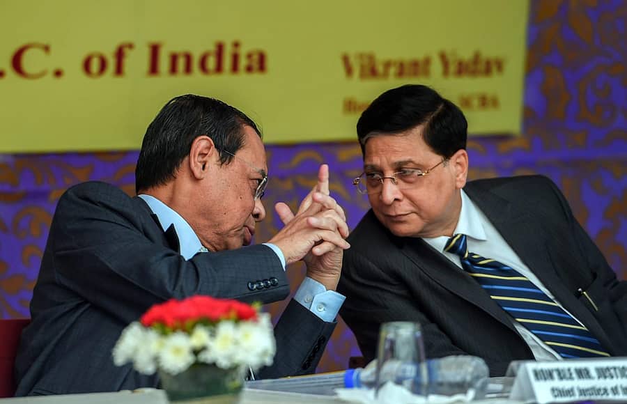 ನಿಯೋಜಿತ ಮುಖ್ಯ ನ್ಯಾಯಮೂರ್ತಿ ರಂಜನ್ ಗೊಗೊಯಿ ಮತ್ತು ಮುಖ್ಯ ನ್ಯಾಯಮೂರ್ತಿ ದೀಪಕ್ ಮಿಶ್ರಾ