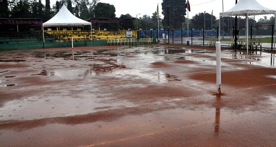 ಮಂಗಳವಾರ ಸುರಿದ ಮಳೆಗೆ ಕೊಕ್ಕೊ ಅಂಕಣದಲ್ಲಿ ನೀರು ನಿಂತಿರುವುದು