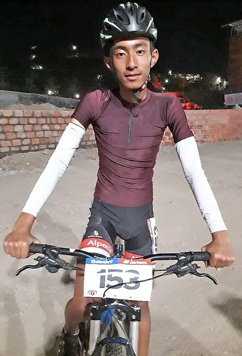 ಅಡೋನೀಸ್ ತೆಂಗಪು