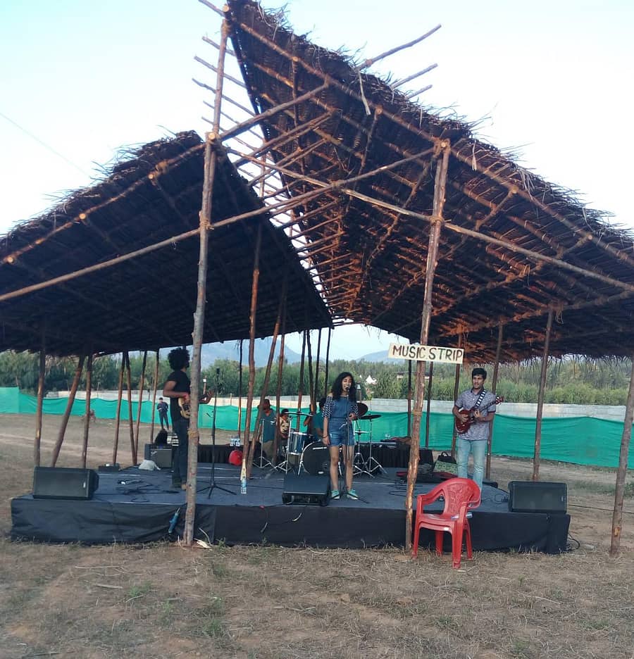 ಪ್ರವೇಶ ದ್ವಾರದಲ್ಲೇ ಬ್ಯಾಂಡ್ ಸಂಗೀತ ಸ್ವಾಗತ