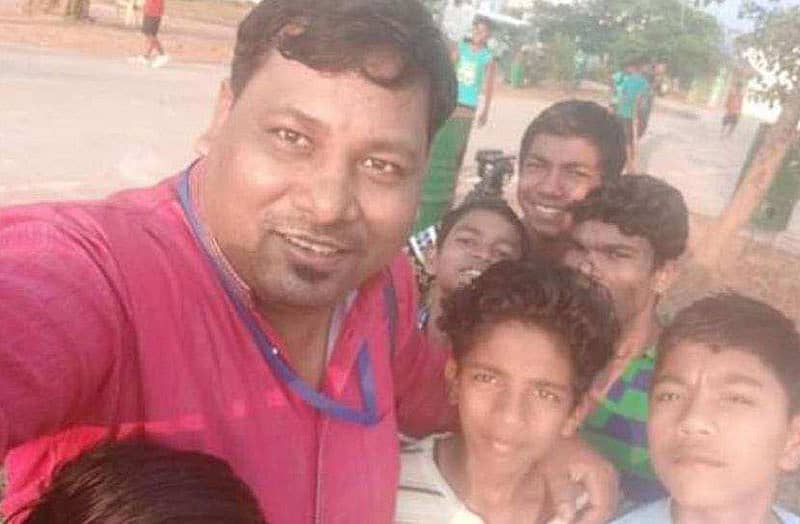 ದೂರದರ್ಶನದ ಛಾಯಾಗ್ರಾಹಕನನ್ನು ಅಚ್ಯುತಾನಂದ ಸಾಹು (ಕೃಪೆ: ಫೇಸ್‍ಬುಕ್)