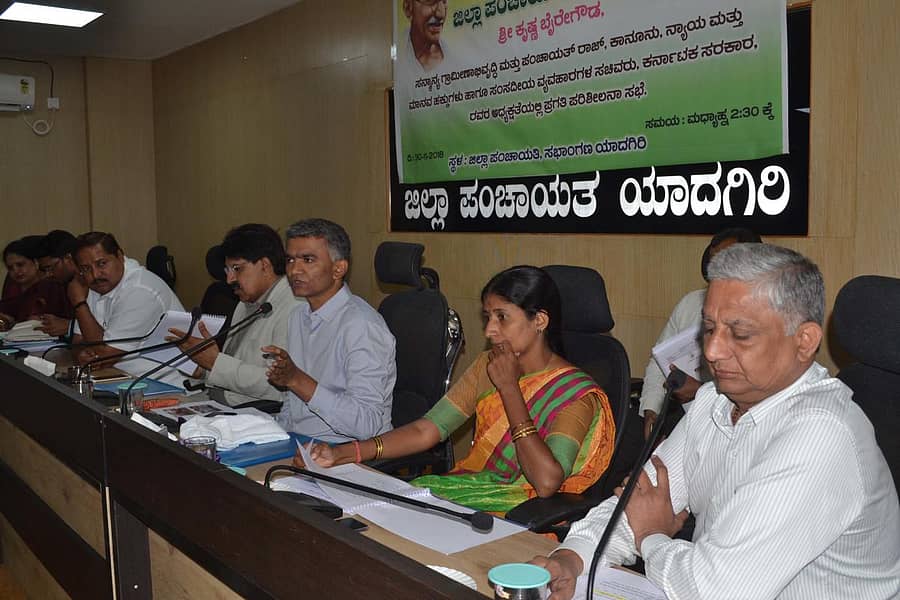 ಯಾದಗಿರಿಯ ಜಿಲ್ಲಾ ಪಂಚಾಯಿತಿ ಸಭಾಂಗಣದಲ್ಲಿ ಶುಕ್ರವಾರ ಗ್ರಾಮೀಣಾಭಿವೃದ್ಧಿ ಮತ್ತು ಸಂಸದೀಯ ಖಾತೆ ಸಚಿವ ಕೃಷ್ಣಭೈರೇಗೌಡ ಪ್ರಗತಿ ಪರಿಶೀಲನೆ ನಡೆಸಿದರು