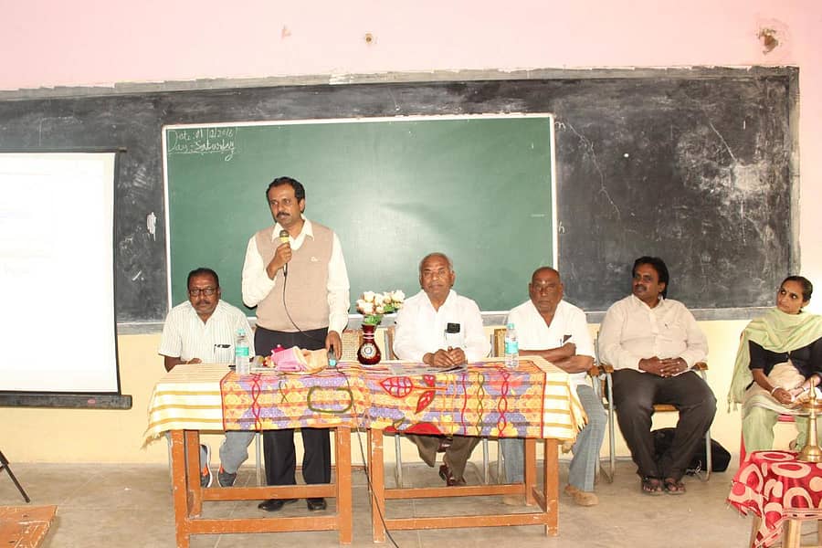 ದೊಡ್ಡಬಳ್ಳಾಪುರದ ಅರವಿಂದ ಐಟಿಐ ಕಾಲೇಜಿನಲ್ಲಿ ನಡೆದ ವಿಶ್ವ ಏಡ್ಸ್ ದಿನಾಚರಣೆ ಕಾರ್ಯಕ್ರಮದಲ್ಲಿ ಭಾರತೀಯ ವೈದ್ಯಕೀಯ ಸಂಘದ ರಾಜ್ಯ ಕಾರ್ಯಕಾರಿ ಸಮಿತಿ ಸದಸ್ಯ ಡಾ.ಎಚ್.ಜಿ.ವಿಜಯ ಕುಮಾರ್ ಮಾತನಾಡಿದರು. ನಗರಸಭೆ ಅಧ್ಯಕ್ಷ ಟಿ.ಎನ್.ಪ್ರಭುದೇವ್ ಹಾಜರಿದ್ದರು