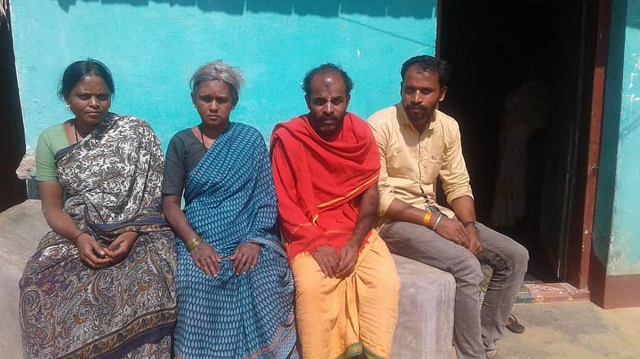 ಹೊಸದುರ್ಗ ತಾಲ್ಲೂಕಿನ ಬ್ರಹ್ಮವಿದ್ಯಾನಗರದಲ್ಲಿ ಶಂಕಿತ ಚಿಕೂನ್ಗುನ್ಯಾದಿಂದ ನರಳುತ್ತಿರುವ ಜನರು