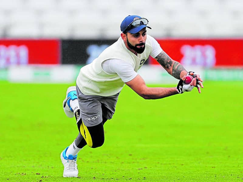 ಭಾರತ ತಂಡದ ನಾಯಕ ವಿರಾಟ್ ಕೊಹ್ಲಿ ಅಭ್ಯಾಸದಲ್ಲಿ ನಿರತರಾಗಿರುವುದು