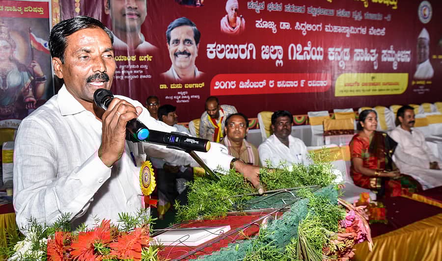 ಸಾಹಿತಿ ಮುಡಬಿ ಗುಂಡೇರಾವ ಮಾತನಾಡಿದರು