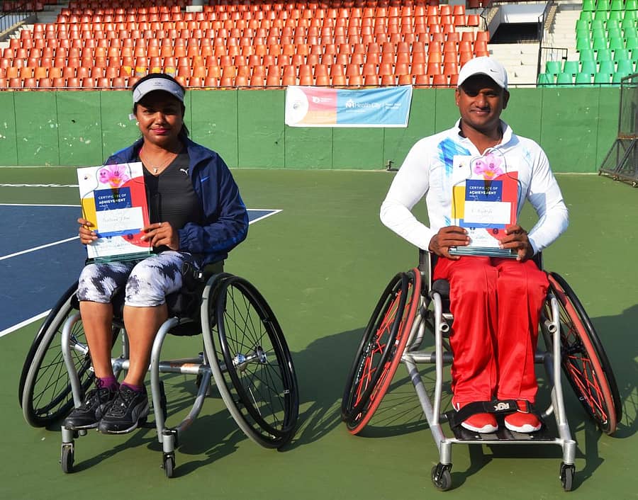 ಮಹಿಳೆಯರ ಸಿಂಗಲ್ಸ್‌ನಲ್ಲಿ ಪ್ರಶಸ್ತಿ ಜಯಿಸಿದ ಪ್ರತಿಮಾ ಎನ್‌.ರಾವ್‌ (ಎಡ) ಮತ್ತು ಪುರುಷರ ಸಿಂಗಲ್ಸ್‌ನಲ್ಲಿ ಚಾಂಪಿಯನ್‌ ಆದ ಕೆ.ಕಾರ್ತಿಕ್‌ ಅವರು ಸಂಭ್ರಮಿಸಿದರು