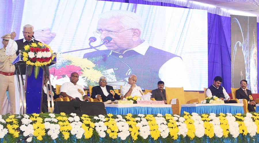 ಶಿವಮೊಗ್ಗದಲ್ಲಿ ಮಂಗಳವಾರ ನಡೆದ ದೇಶೀಯ ವಿದ್ಯಾಶಾಲಾ ಸಮಿತಿ ಅಮೃತಮಹೋತ್ಸವ ಸಮಾರಂಭದಲ್ಲಿ ರಾಜ್ಯಪಾಲ ವಜುಭಾಯಿ ರೂಡಭಾಯಿ ವಾಲಾ ಮಾತನಾಡಿದರು.