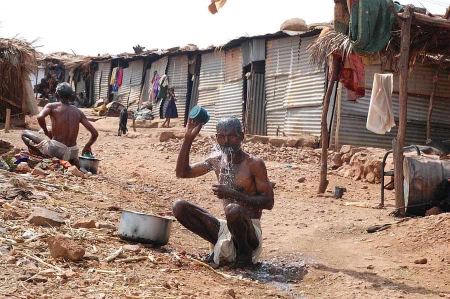 ಬೀದಿಗೆ ಬಿದ್ದ ಬದುಕು ಬಾಗಲಕೋಟೆಯ ಪುನರ್ವಸತಿ ಕೇಂದ್ರದ ದಯನೀಯ ನೋಟ... –ಪ್ರಜಾವಾಣಿ ಸಂಗ್ರದಿಂದ