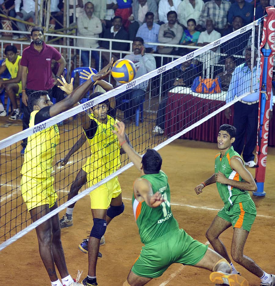 ಎಲ್ಐಸಿ ಮತ್ತು ಎಎಸ್ಸಿ ತಂಡಗಳ ನಡುವಿನ ಪಂದ್ಯದ ರೋಚಕ ಕ್ಷಣ