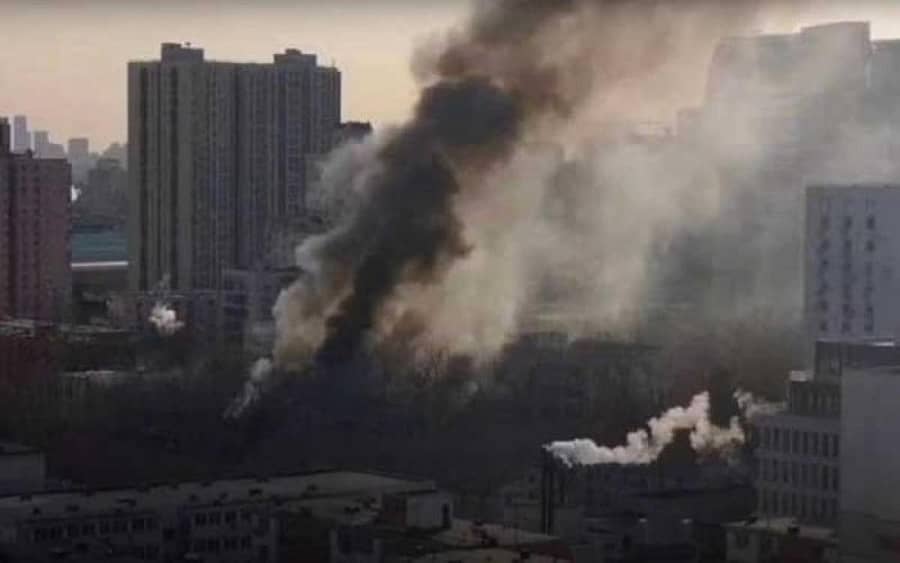 ಸ್ಫೋಟದ ಪರಿಣಾಮ ಜಿಯಾಟಾಂಗ್ ವಿಶ್ವವಿದ್ಯಾಲಯದ ಪ್ರಯೋಗಾಲಯ ಕಟ್ಟಡದಲ್ಲಿ ದಟ್ಟ ಹೊಗೆ ಆವರಿಸಿತ್ತು