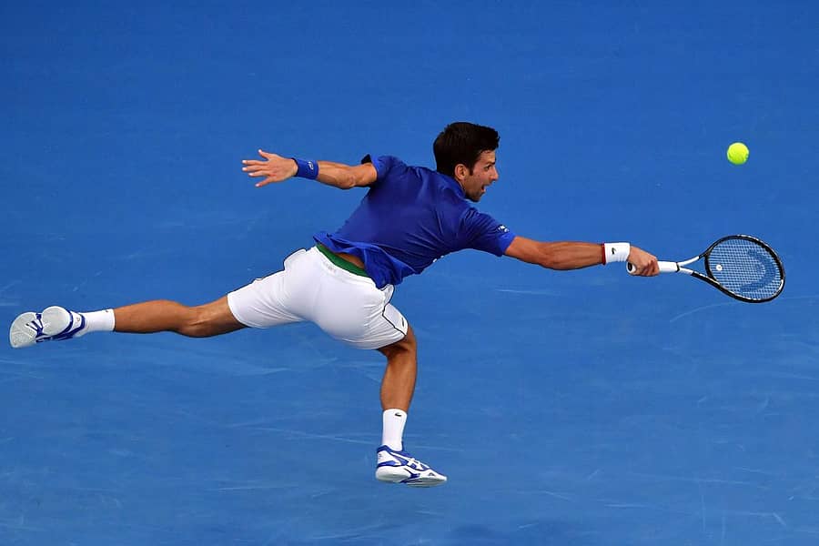 ಸರ್ಬಿಯಾದ ನೊವಾಕ್ ಜೊಕೊವಿಚ್ ಚೆಂಡನ್ನು ಹಿಂತಿರುಗಿಸಲು ಪ್ರಯತ್ನಿಸಿದರು –ಎಎಫ್ಪಿ ಚಿತ್ರ