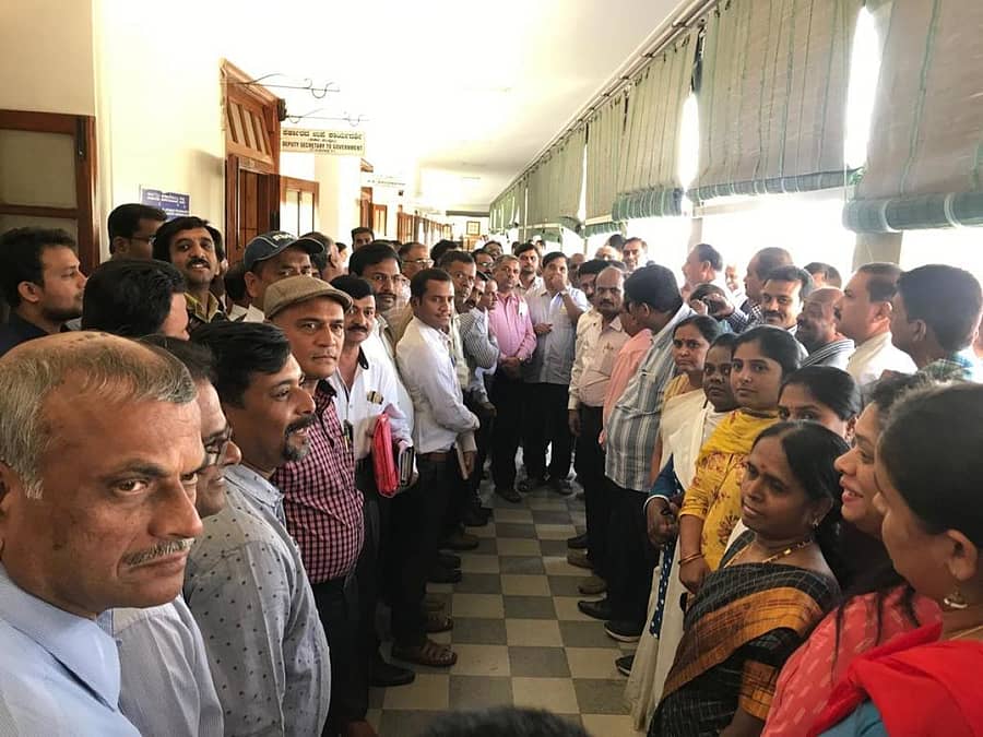 ರಾಜ್ಯ ಸರ್ಕಾರದ ಮುಖ್ಯಕಾರ್ಯದರ್ಶಿಯವರಿಗೆ ಮನವಿ ಅರ್ಪಿಸಿದ ಅಹಿಂಸಾ ಪದಾಧಿಕಾರಿಗಳು