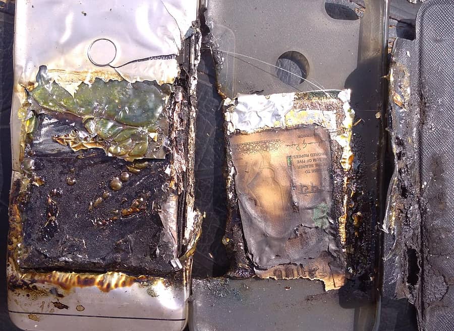 ಸಂತೇಮರಹಳ್ಳಿ ಸಮೀಪದ ಚುಂಗಡಿಪುರ ಗ್ರಾಮದ ಮನೆಯೊಂದರಲ್ಲಿ ಸ್ಫೋಟಗೊಂಡ ಮೊಬೈಲ್ ಪೋನ್