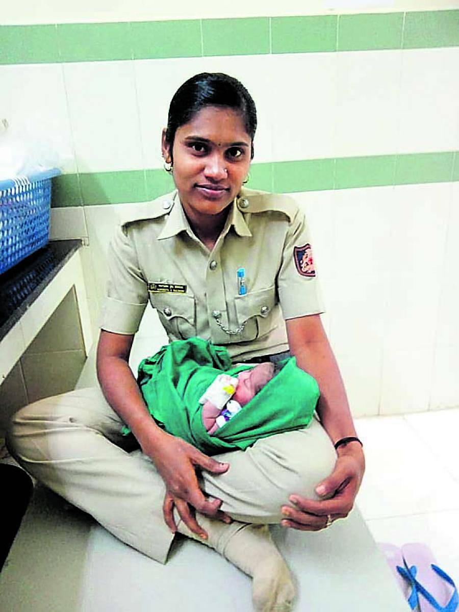 ಕಾನ್ಸ್ಟೆಬಲ್ ಸಂಗೀತಾ ಮಡಿಲಲ್ಲಿ ಶಿಶು