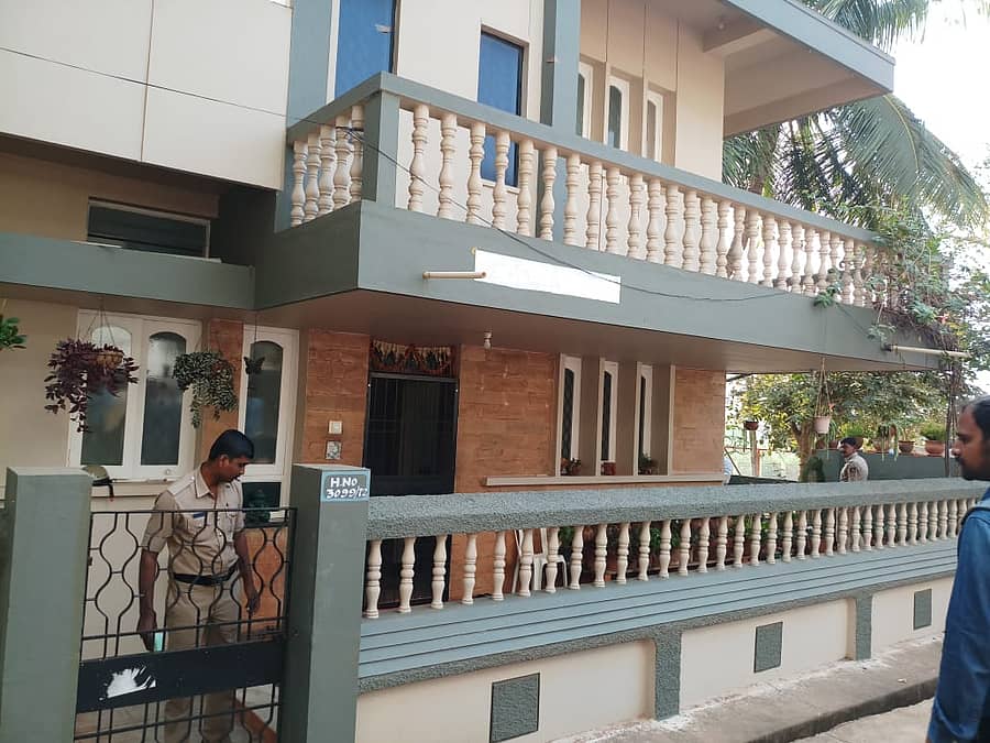 ತಡರಾತ್ರಿ ಹುಬ್ಬಳ್ಳಿಯ ರಾಜನಗರದಲ್ಲಿ ದರೋಡೆ ನಡೆದ‌ ಮನೆ. 