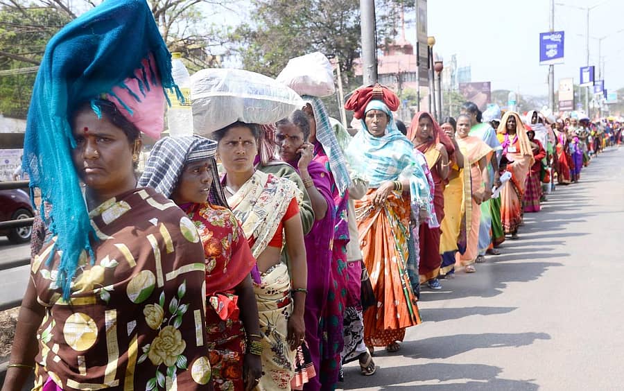 ತುಮಕೂರಿಗೆ ಬಂದ ಮದ್ಯ ನಿಷೇಧ ಪಾದಯಾತ್ರೆ ಮುಖ್ಯರಸ್ತೆಯಲ್ಲಿ ಸಾಗಿತು