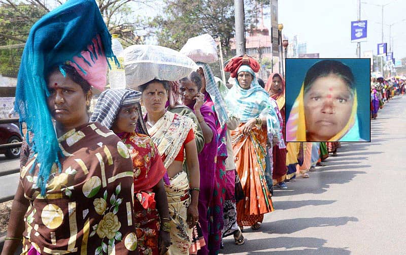 ಮದ್ಯ ನಿಷೇಧ ಪಾದಯಾತ್ರೆಯಲ್ಲಿ ಪಾಲ್ಗೊಂಡಿದ್ದ ಮಹಿಳೆಯರು. ಒಳ ಚಿತ್ರ ಮೃತಪಟ್ಟ ಮಹಿಳೆ ರೇಣುಕಮ್ಮ
