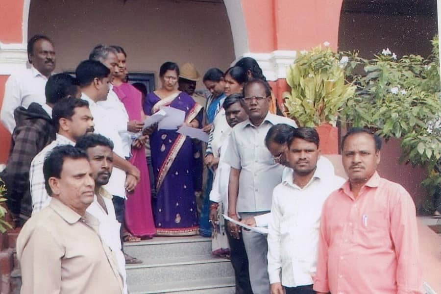 ರಾಯಚೂರಿನಲ್ಲಿ ಈಚೆಗೆ ವಿವಿಧ ಸಂಘಟನೆಗಳ ಪದಾಧಿಕಾರಿಗಳು ಜಿಲ್ಲಾಡಳಿತ ಅಧಿಕಾರಿಗೆ ಮನಿ ಸಲ್ಲಿಸಿದರು