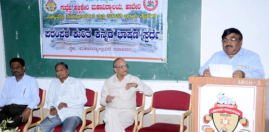 ಹಾವೇರಿಯ ಜಿ.ಎಚ್‌.ಕಾಲೇಜಿನಲ್ಲಿ ನಡೆದ ಅಂತರ್‌ ಮಹಾವಿದ್ಯಾಲಯಗಳ ಕನ್ನಡ ಭಾಷಣ ಸ್ಪರ್ಧೆಯನ್ನು ಉದ್ಘಾಟಿಸಿ ಶಾಂತನಗೌಡ ಹಾದಿಮನಿ ಮಾತನಾಡಿದರು.